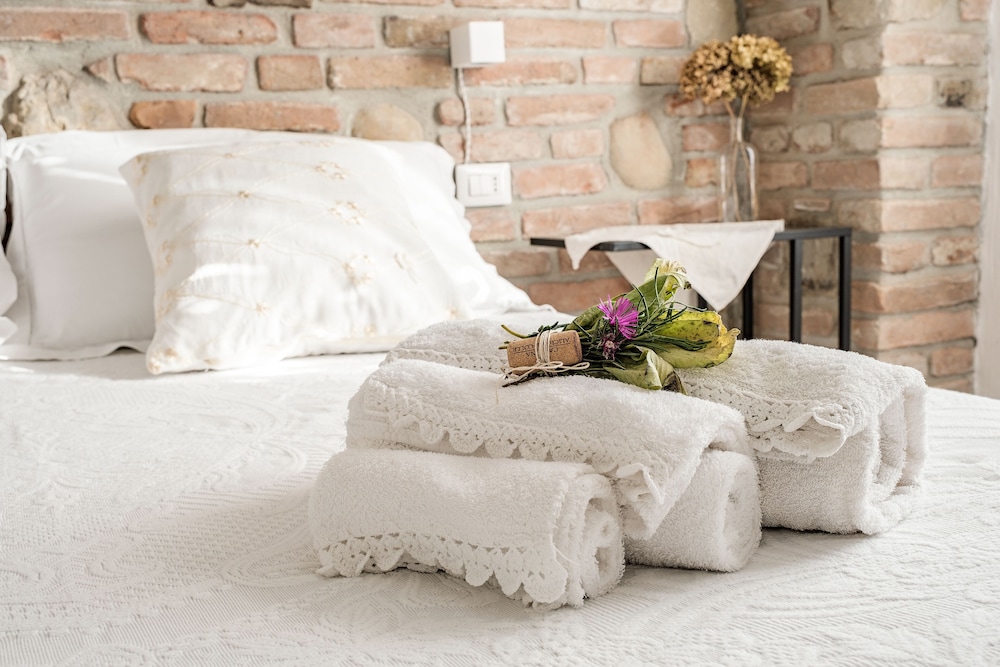 Basic Double Room Single Use, 1 Bedroom, Garden Area photo 2