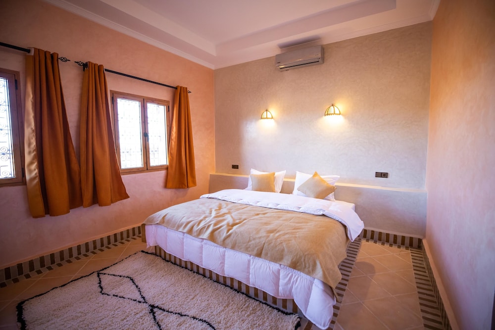 Deluxe Twin Room - Photo 9