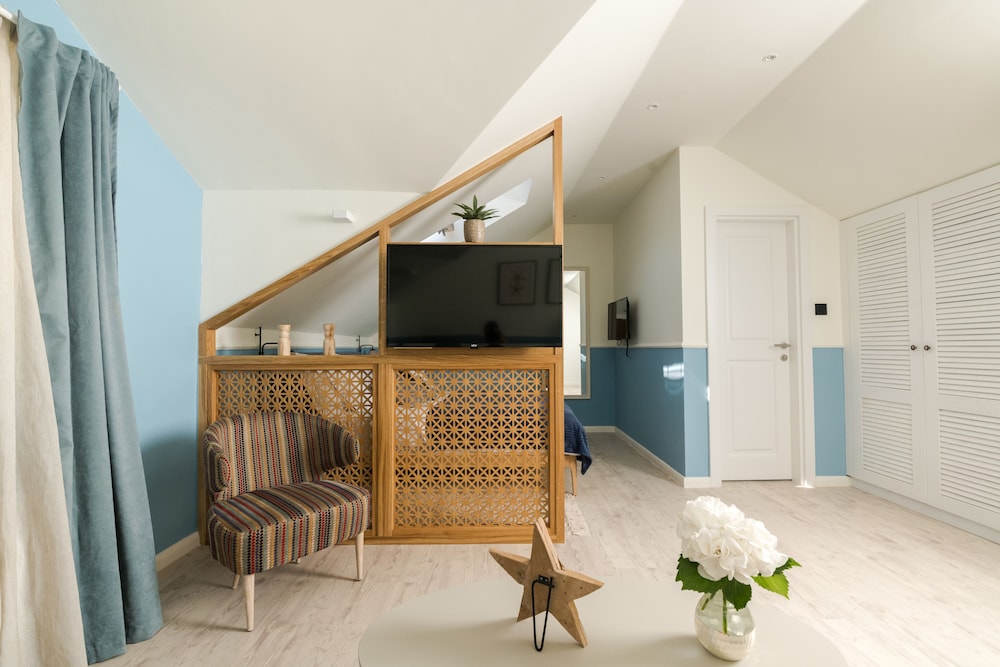 Superior Suite - Photo 7