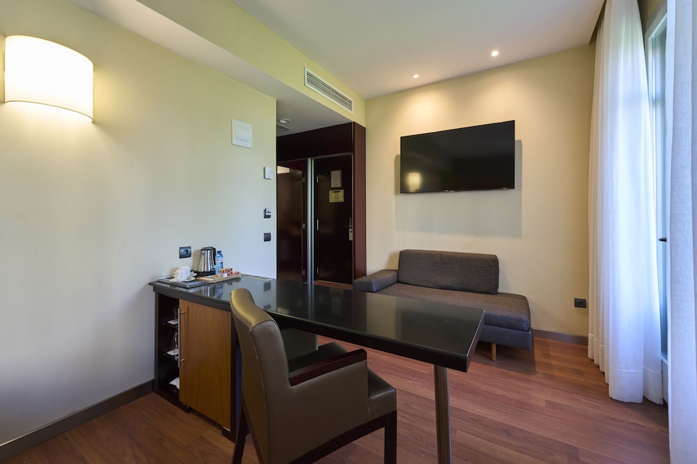 Double Room Single Use - Photo 2