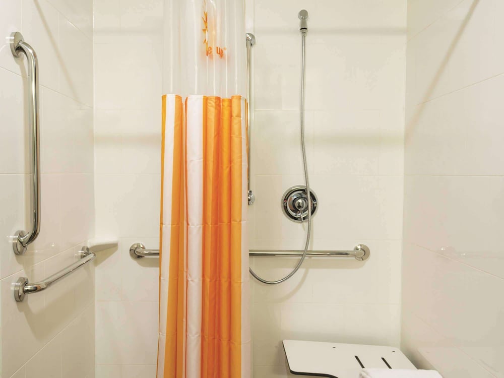 Deluxe Suite, 1 King Bed, Accessible, Non Smoking (Mobility Accessible) photo 1