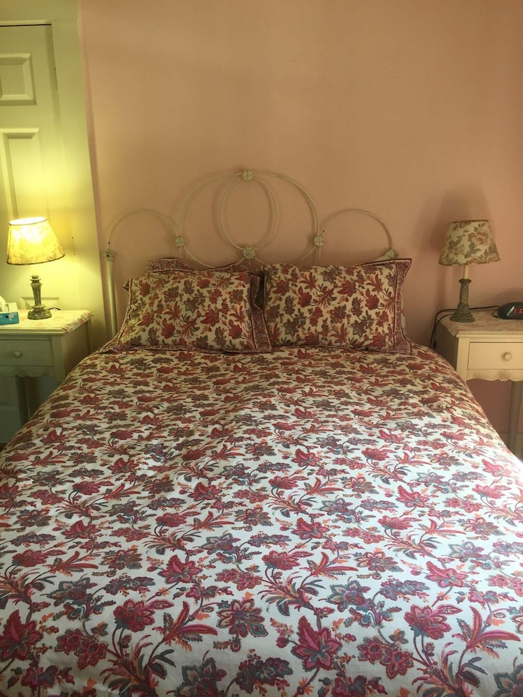 Room, Private Bathroom (Whippoorwill) photo 2