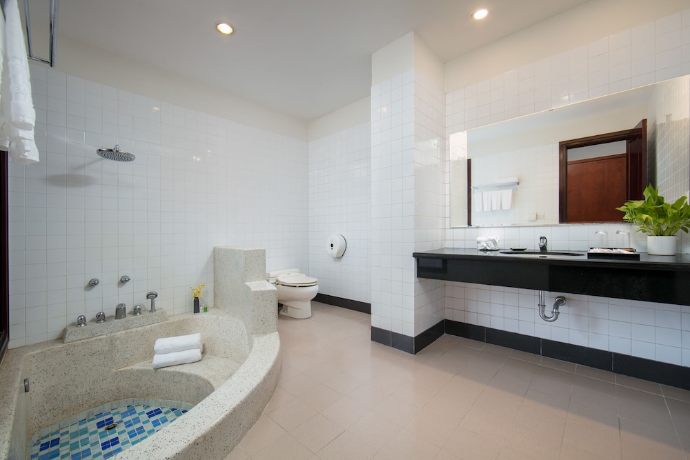 One Bedroom Beach Front Villa with Private Pool - Photo 23