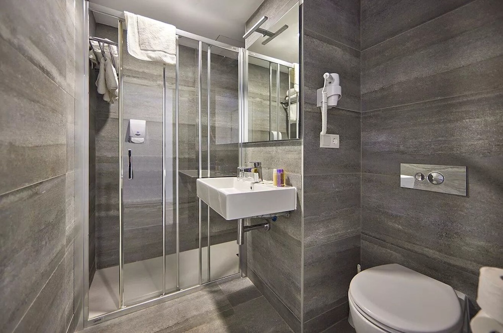 Standard Double Room, Balcony (2 adults + 1 child), photo 6