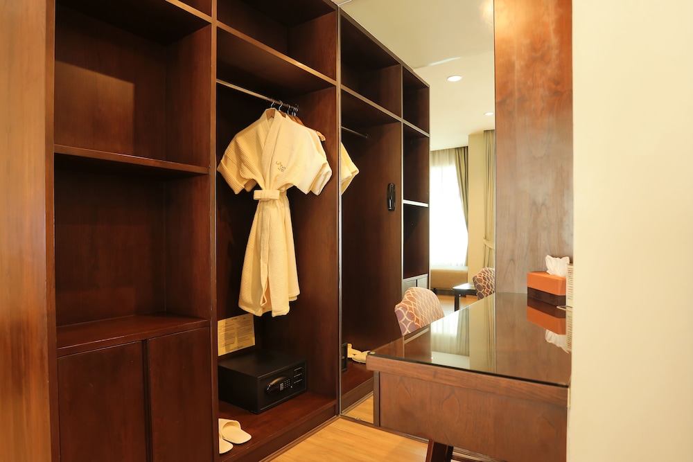 Suite thumbnail 5
