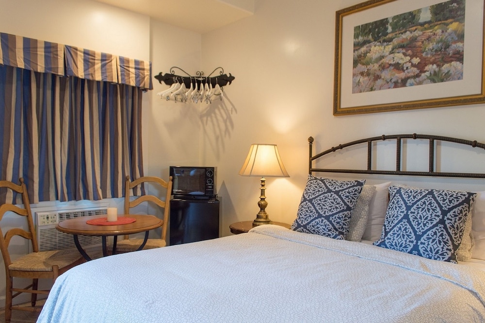 Room, 1 Queen Bed, Ground Floor photo 1