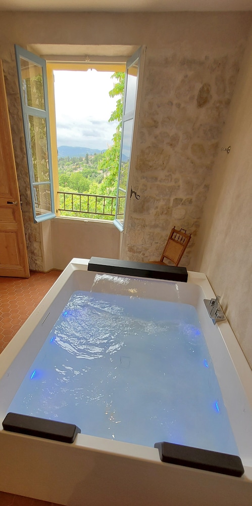 Exclusive Double Room, 1 King Bed, Hot Tub photo 3