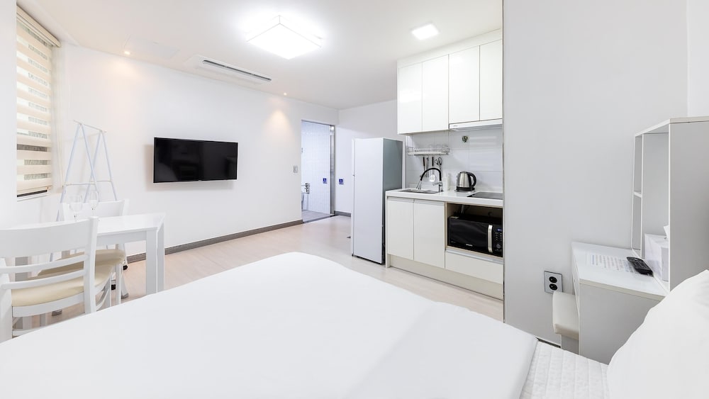 Basic Room, 1 Bedroom (101) - Photo 3