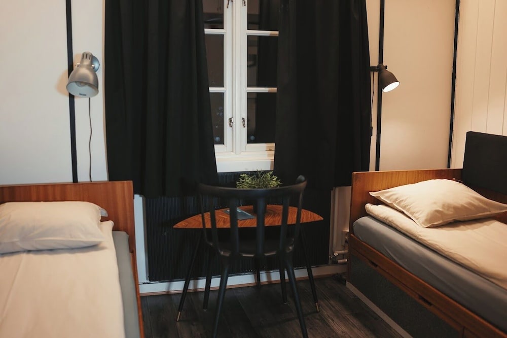 Standard Twin Room with Private Sink photo 2