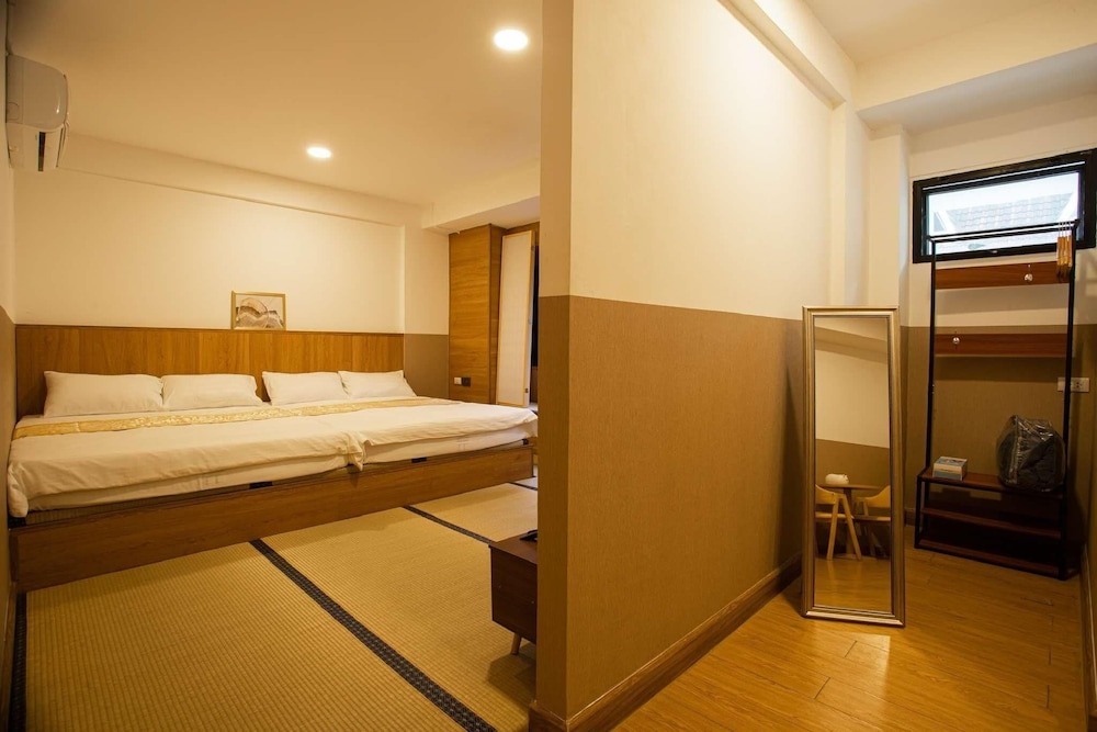 Signature Quadruple Room photo 2