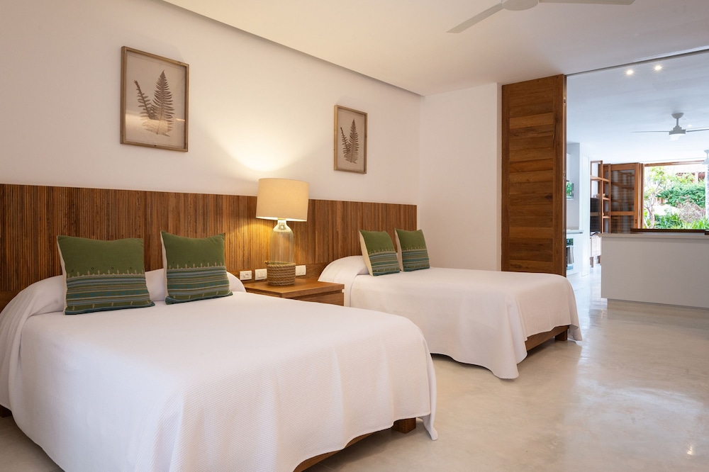 Deluxe Room, 2 Double Beds photo 1