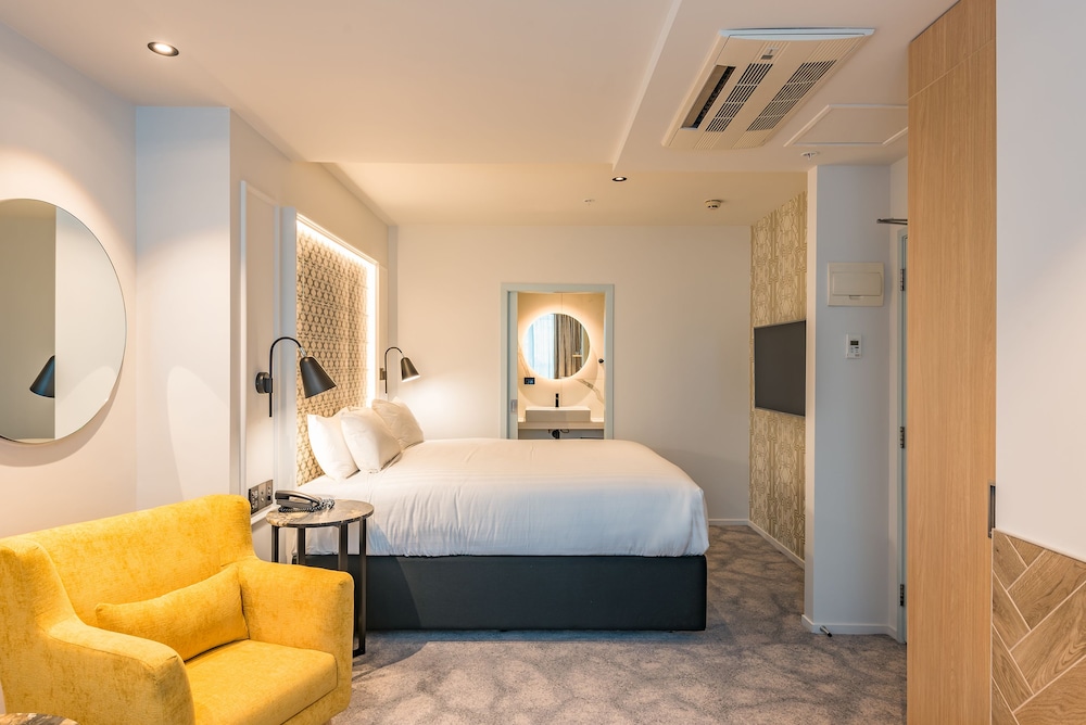 Classic Studio, 1 Queen Bed photo 1