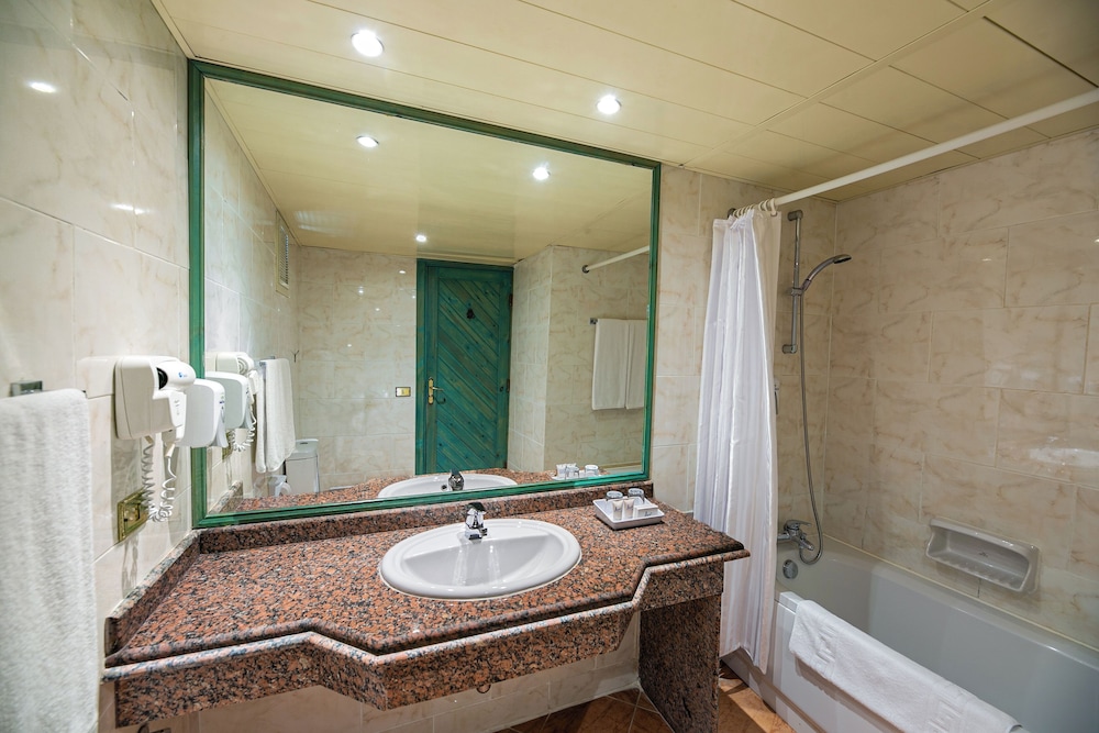 Standard Room, Lagoon View - Photo 2