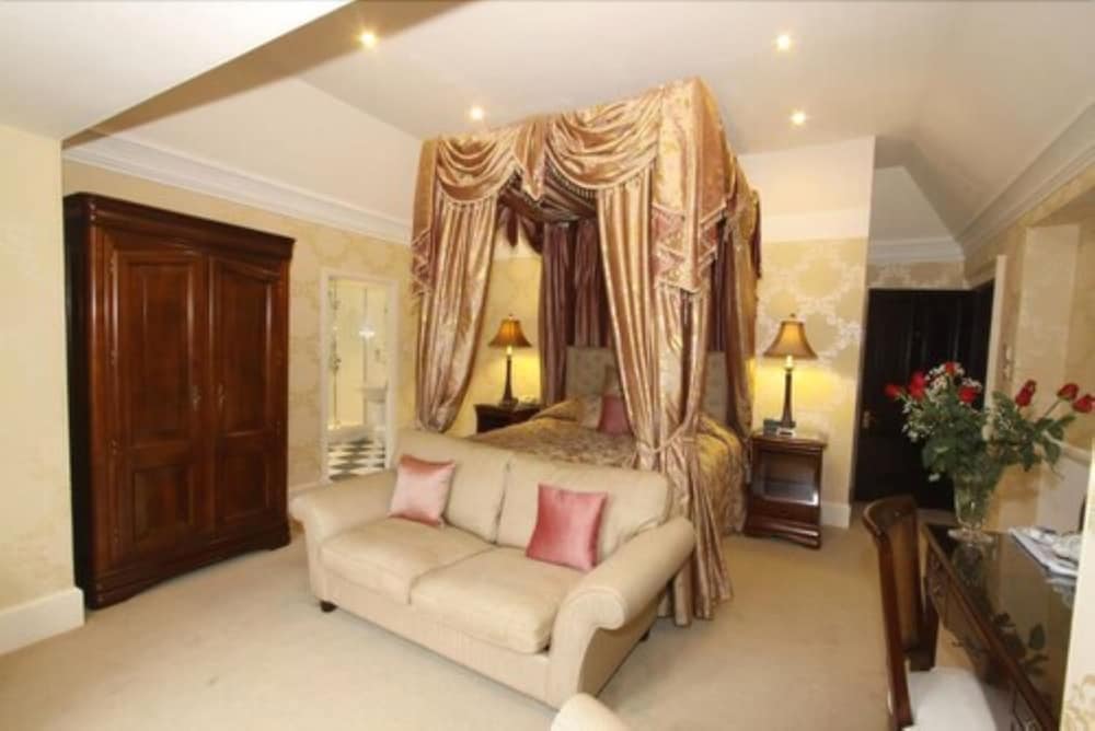 Superior Double Room, Ensuite (Four Poster) photo 3