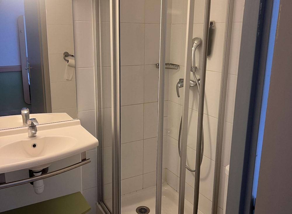 Standard Room, 2 Twin Beds, Non Smoking - Photo 2