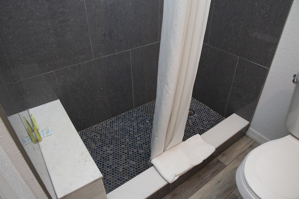 2 Beds With Balcony - Photo 24