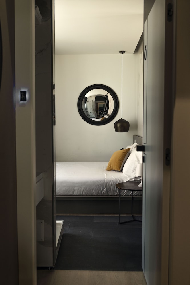 Deluxe Room - Photo 5