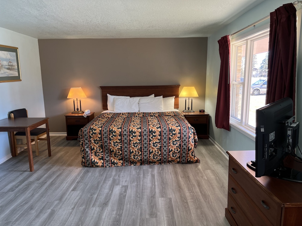 Standard Suite, 1 King Bed (No pets allowed)