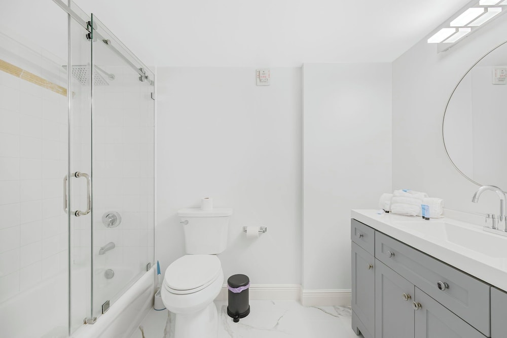 Condo, 2 Bedrooms, Balcony, City View photo 2