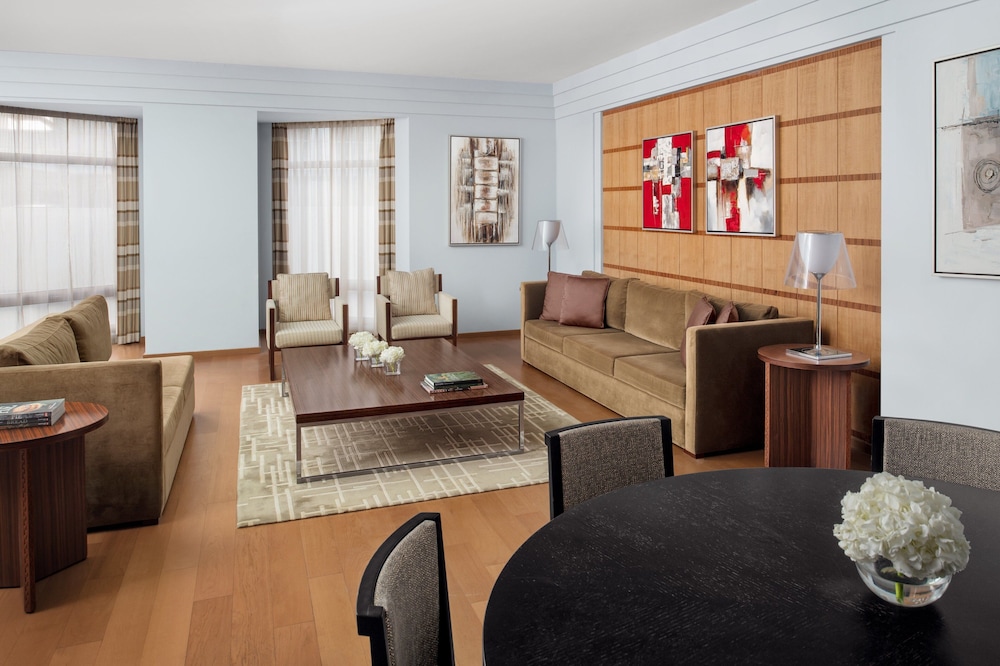 Suite, 1 Bedroom (Dining) - Photo 8