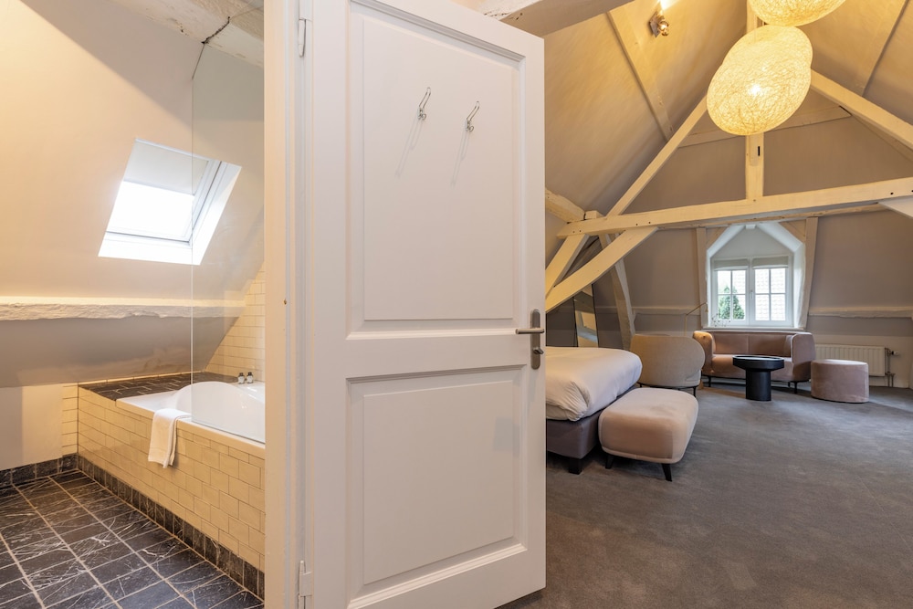 Honeymoon Suite - Photo 4