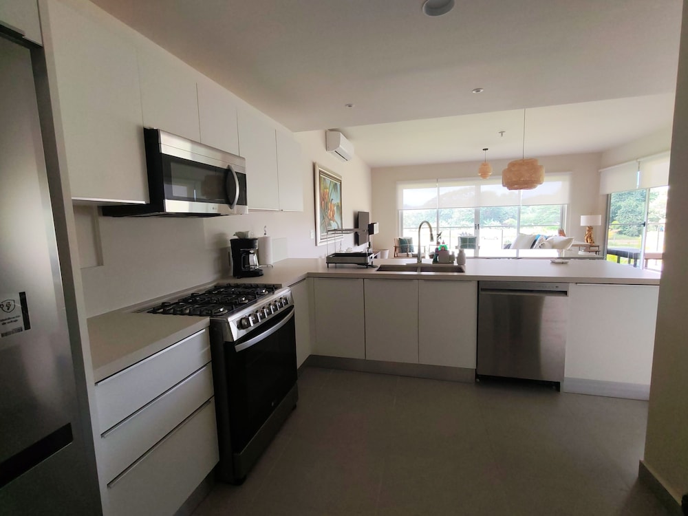 Premium Condo, 4 Bedrooms, Partial Ocean View, Garden Area thumbnail 5