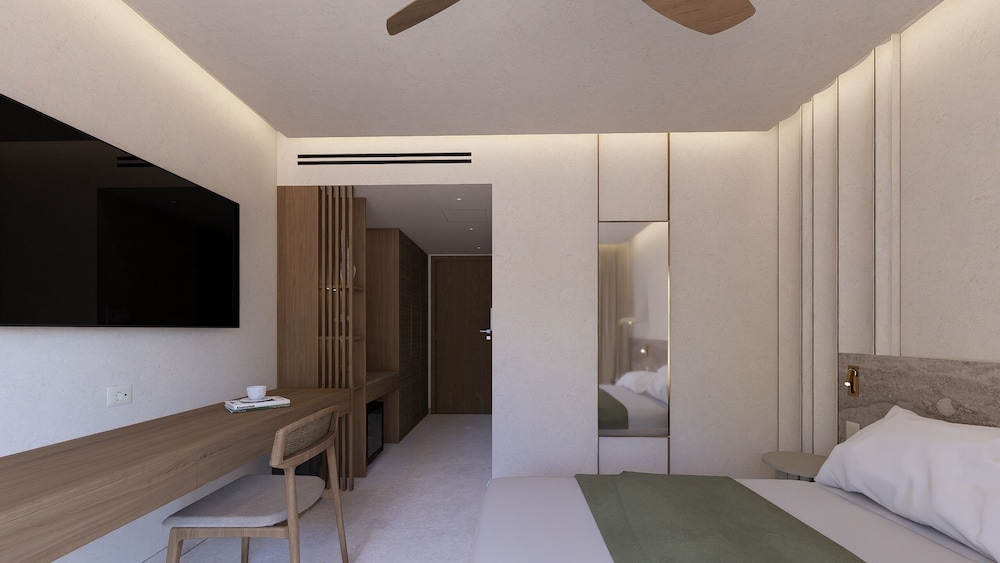 Deluxe Room with Sea View photo 3