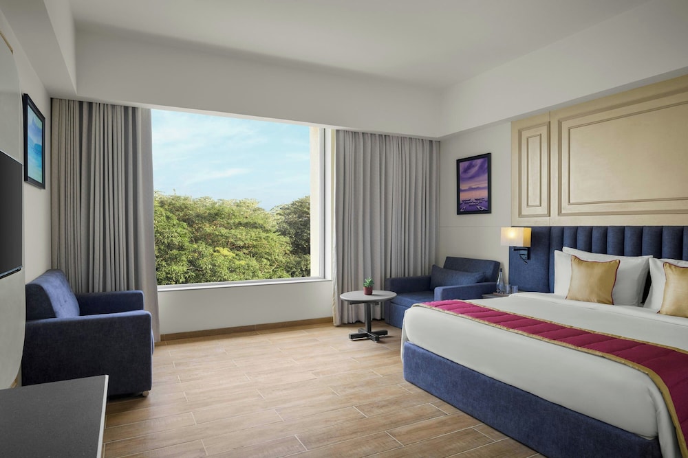Classic Room, 1 King Bed, City View