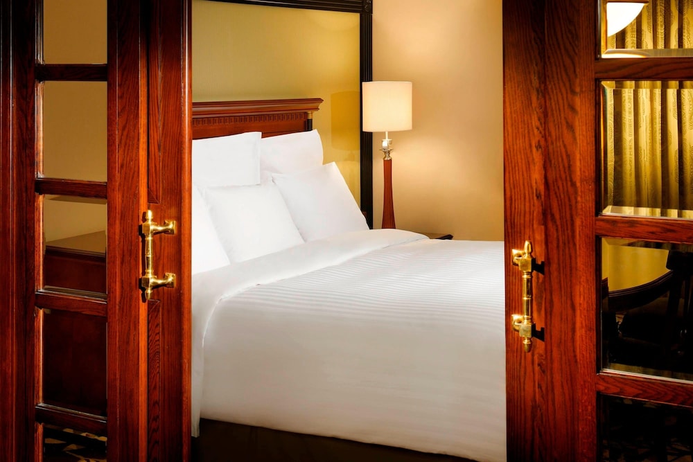Executive Suite, 1 Bedroom - Photo 1