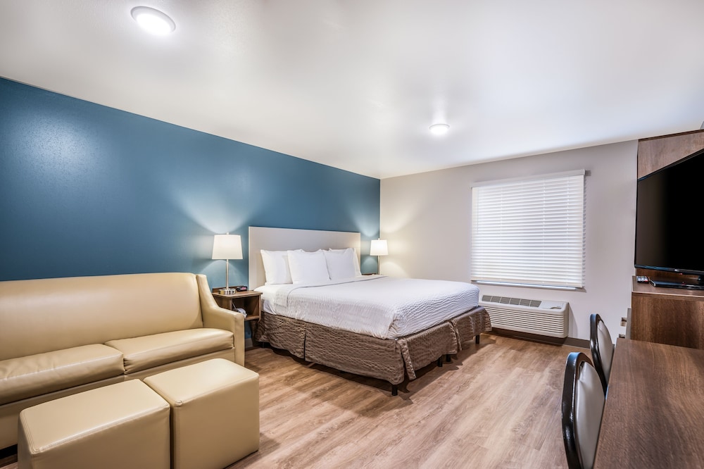 Suite, 1 Queen Bed with Sofa, Non-Smoking photo 2