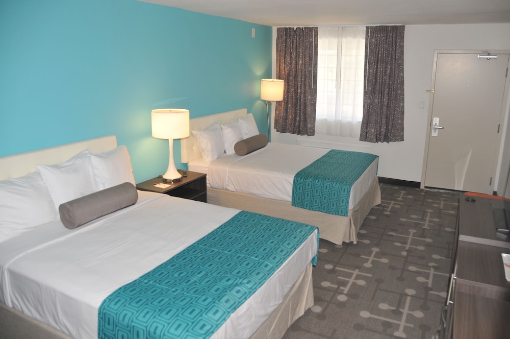 Room, 2 Queen Beds, Non Smoking - Photo 2