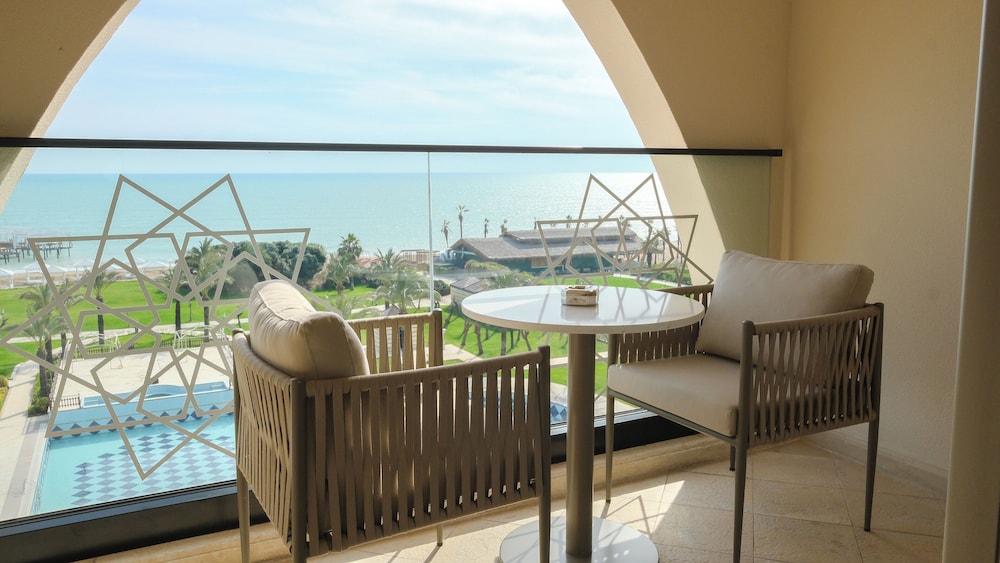 Deluxe Room, 1 King Bed, Sea View