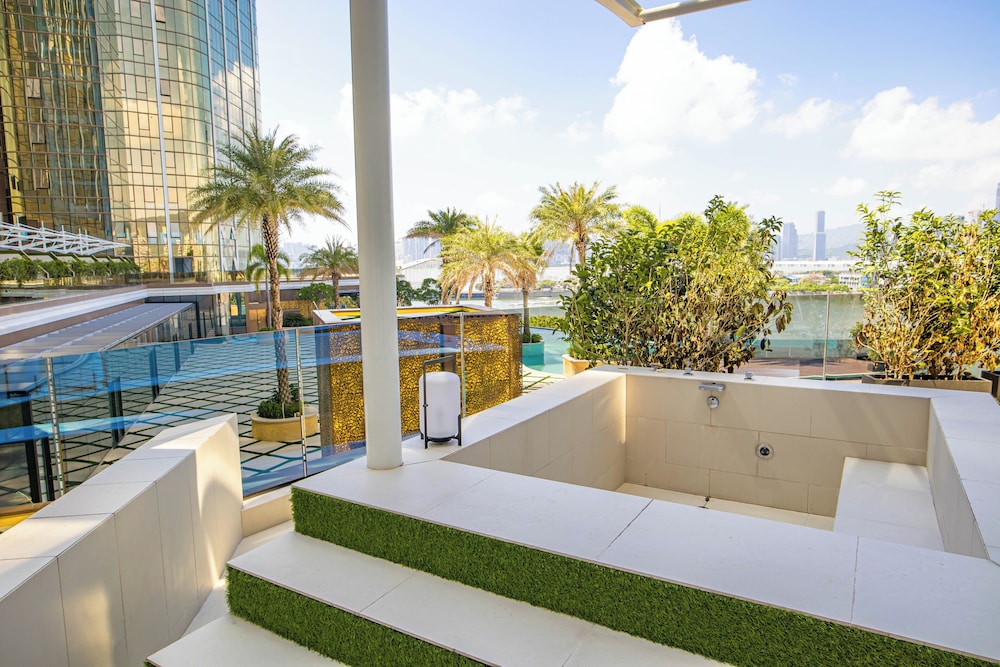 Royal Studio Suite, Non Smoking, Balcony photo 2