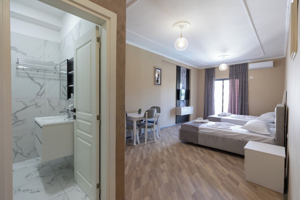 Triple Room with Pool View