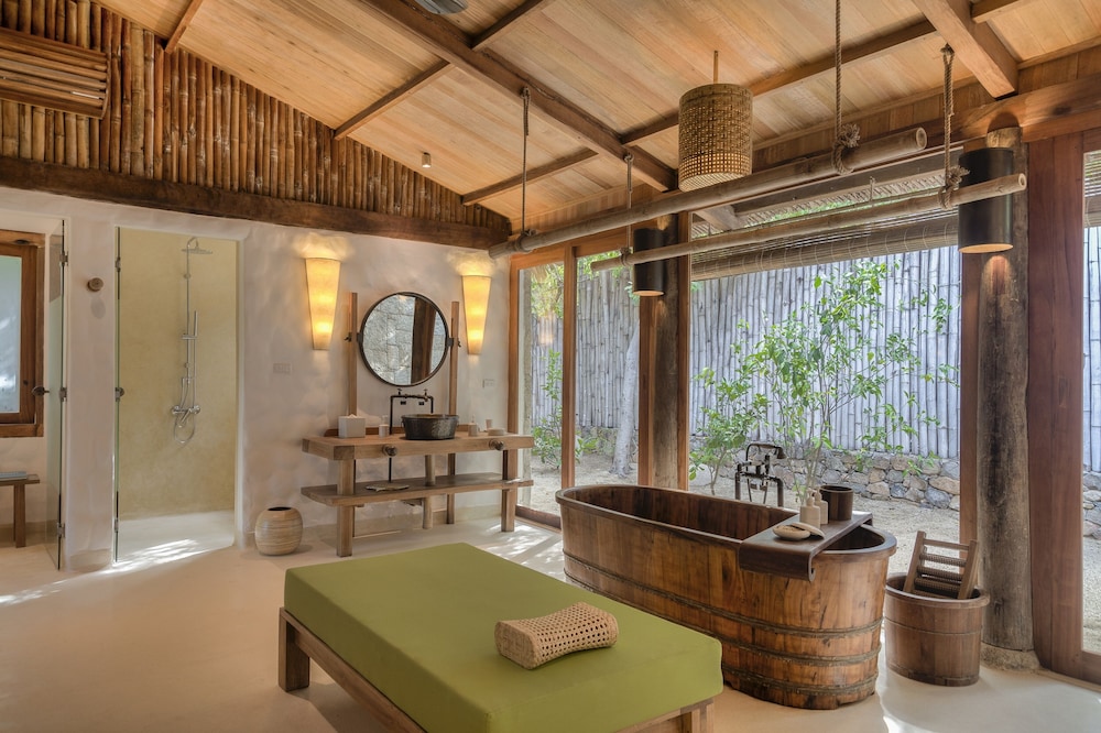 Beachfront Pool Villa - Photo 7