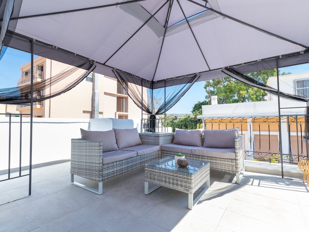 The Loft - Private Terrace Deluxe Suite thumbnail 6