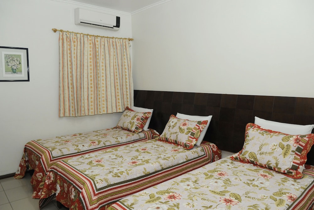 Deluxe Room, Multiple Beds, Non Smoking photo 2