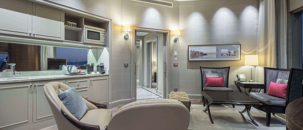 One bedroom corner suite