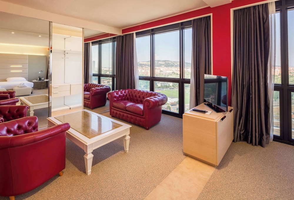 Junior Suite, 1 King Bed - Photo 6