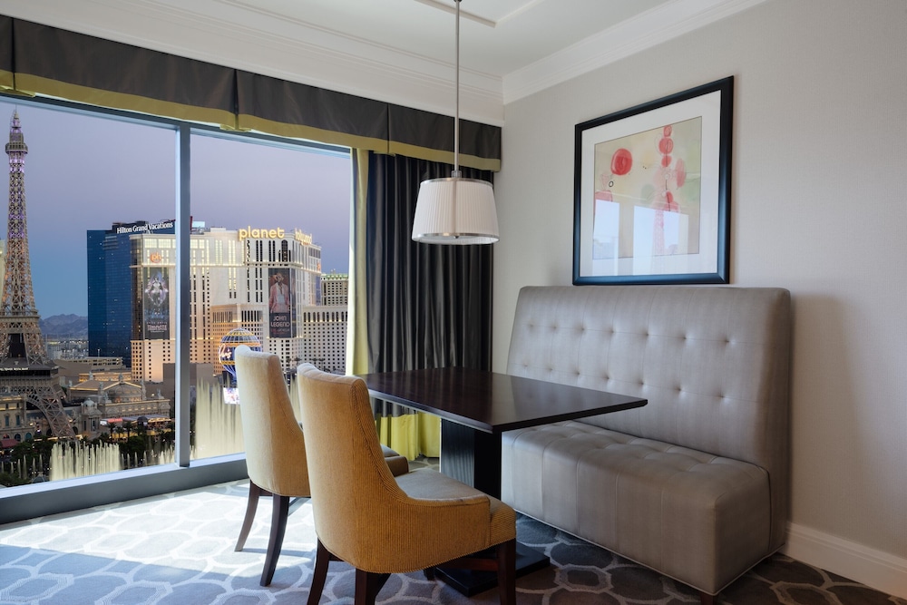 Octavius Executive Suite, 1 King Bed - Photo 3