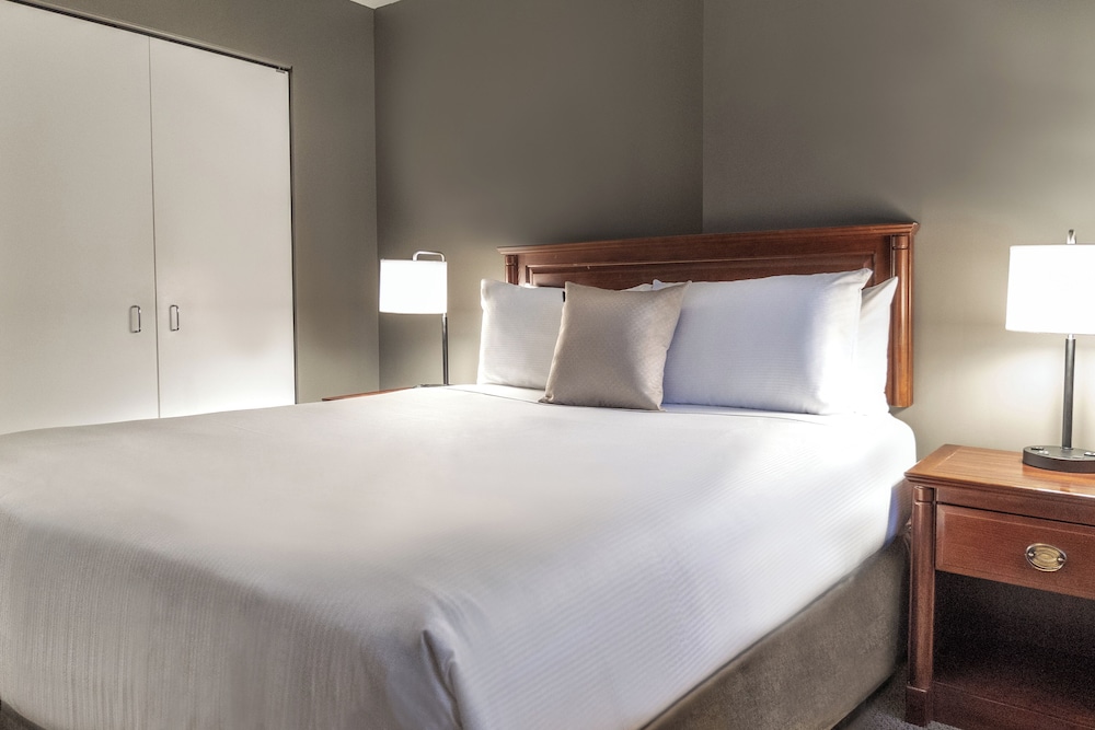 Suite, 1 King Bed with Sofa bed, Kitchenette - Photo 1