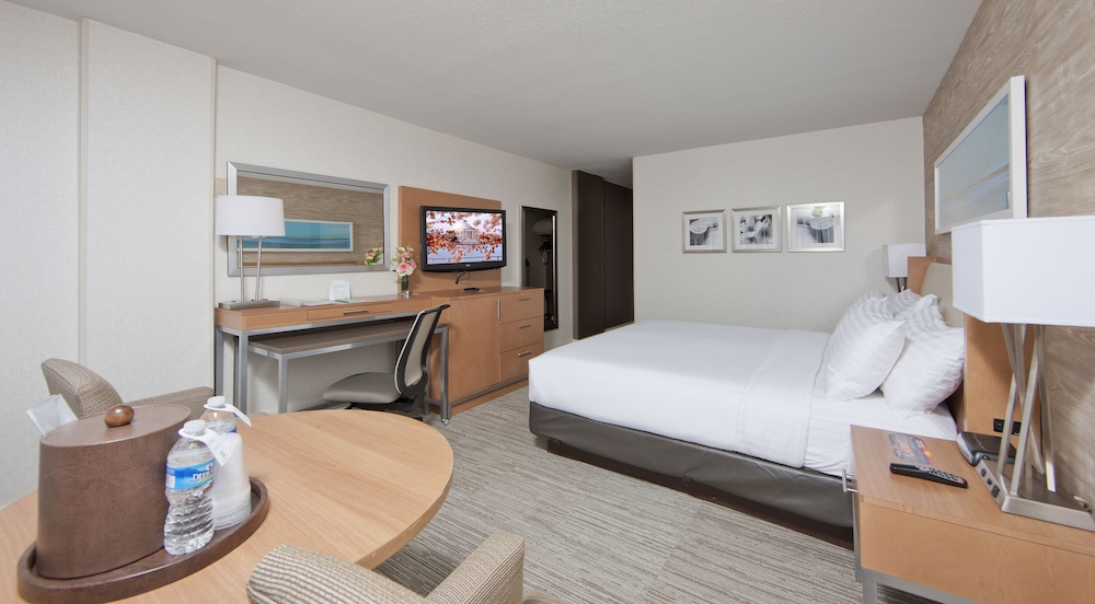 Standard Room, 1 King Bed - Photo 4