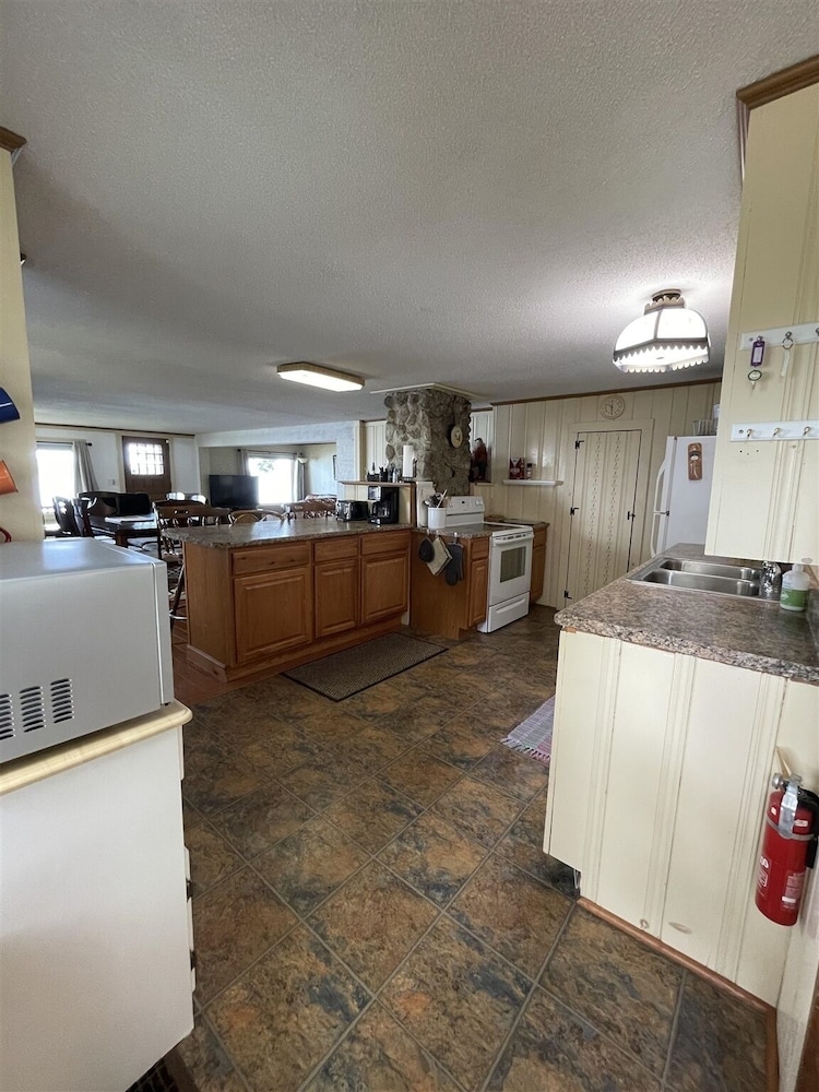 House, 3 Bedrooms photo 2