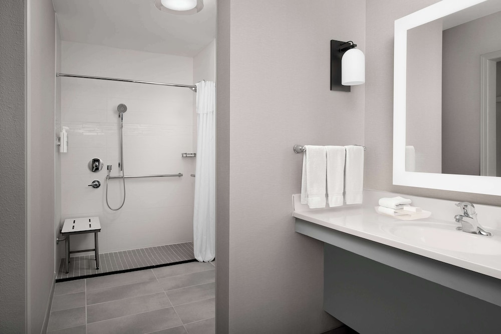 Suite, Accessible, Non Smoking - Photo 6
