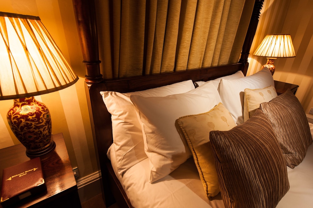 Superior Room (Four Poster) - Photo 2