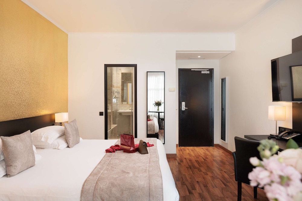Deluxe Room, 1 King Bed, Non Smoking (Twin bed on request) - Photo 14