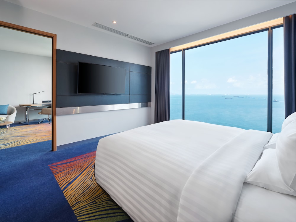 Marina Bay Suite, Living Room, Lounge Access, Balcony, Sea View - 1 king bed - Photo 1