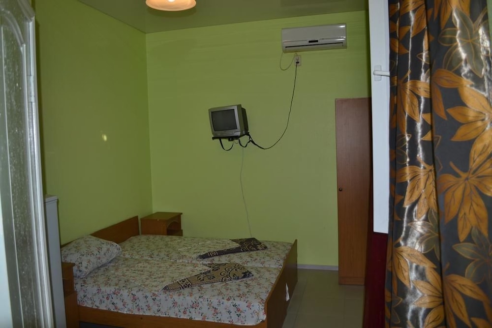 Standard Double Room, 1 King Bed, Courtyard View photo 3