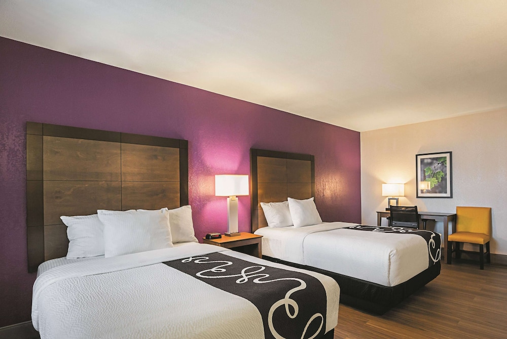 Suite, Multiple Beds, Non Smoking - Photo 4