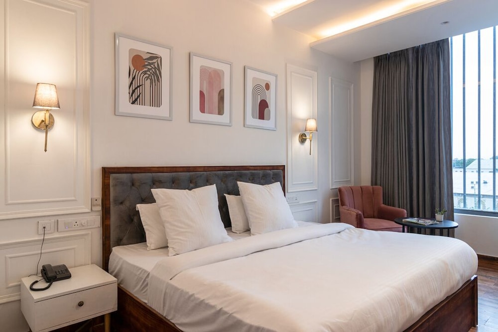 Deluxe Room, City View - Photo 2